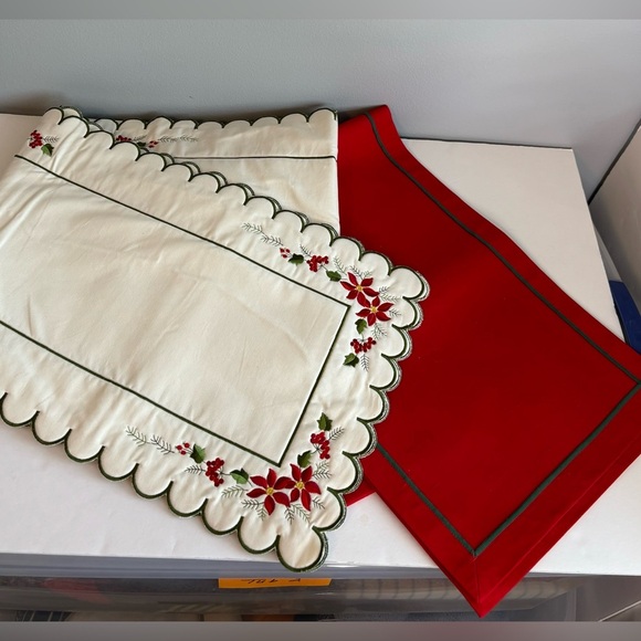 TABLE RUNNERS (HOLIDAY) - Picture 1 of 6